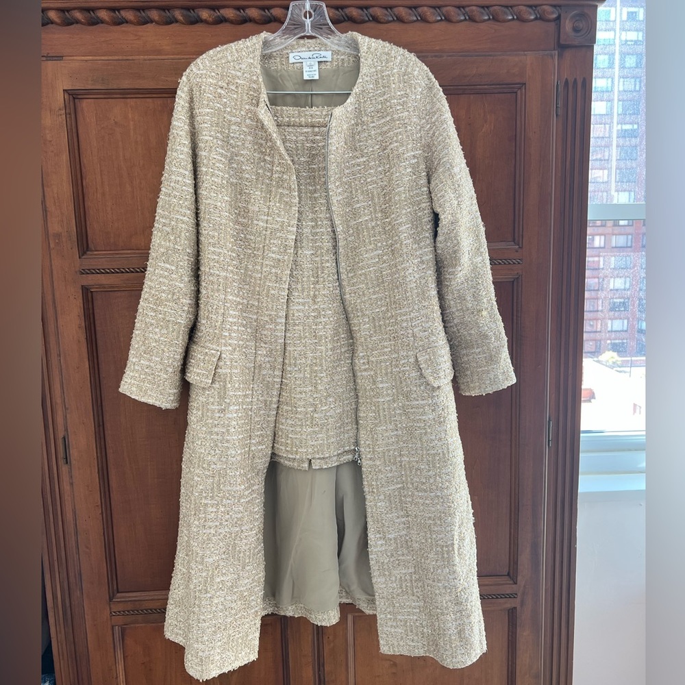 Beautiful Oscar de la Renta gold tweed jacket and pencil skirt set